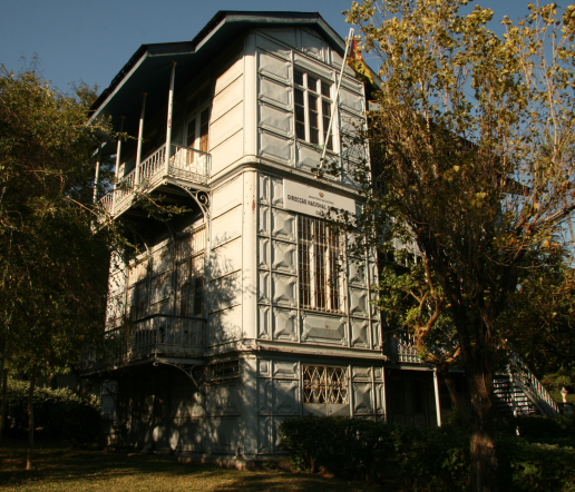 iron house in maputo.JPG